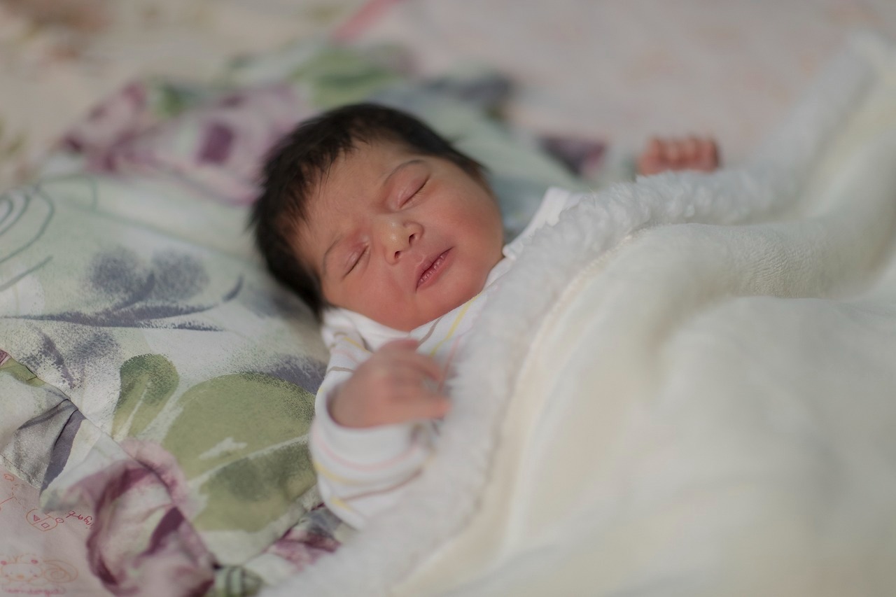 Bébé : poids, taille et examens de la première semaine – happy-grossesse