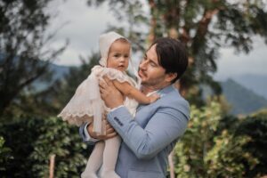 Sélectionner la médaille de baptême idéale pour sa fille : guide et recommandations