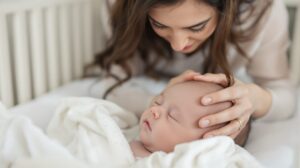 mon bébé transpire beaucoup de la tête